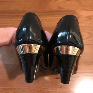 NEW Yoki peep toe wedge low pumps, Sz 8.5